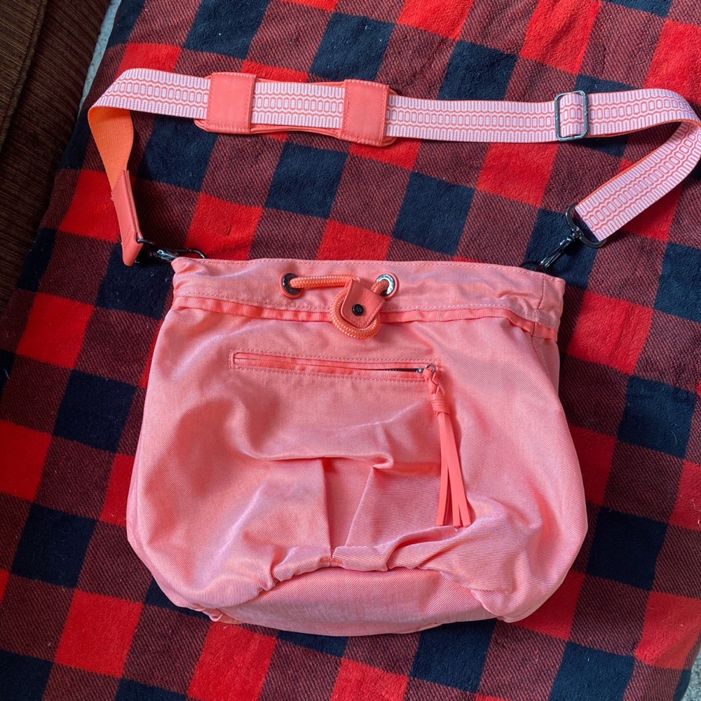 Lululemon gym bag coral